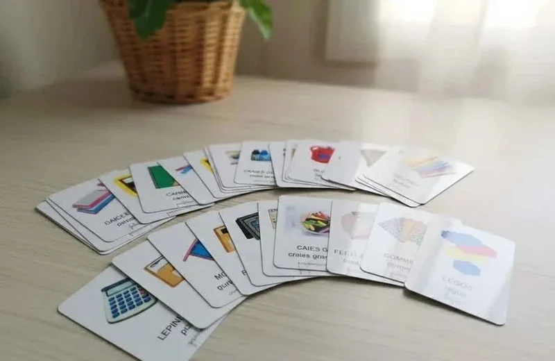 Imagier des fournitures scolaires - matériels d'école 48 fiches - Montessori